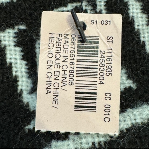 Victoria’s Secret Logo Scarf NWT Black White Acrylic 80” x 12” - Picture 4 of 8